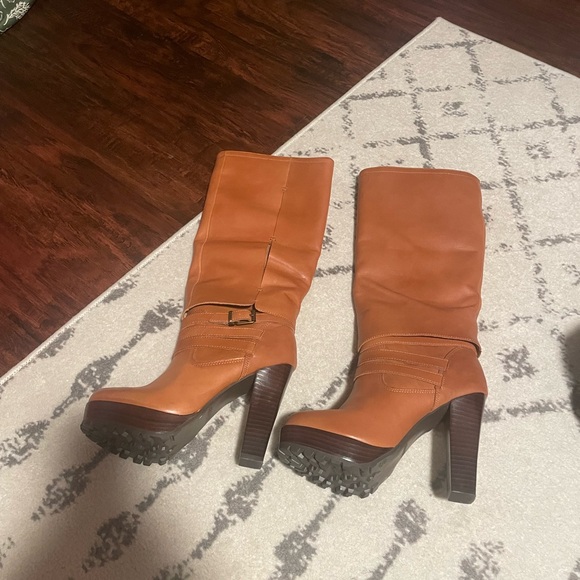 Stylish Tan Leather High Heel Boots - Picture 4 of 12